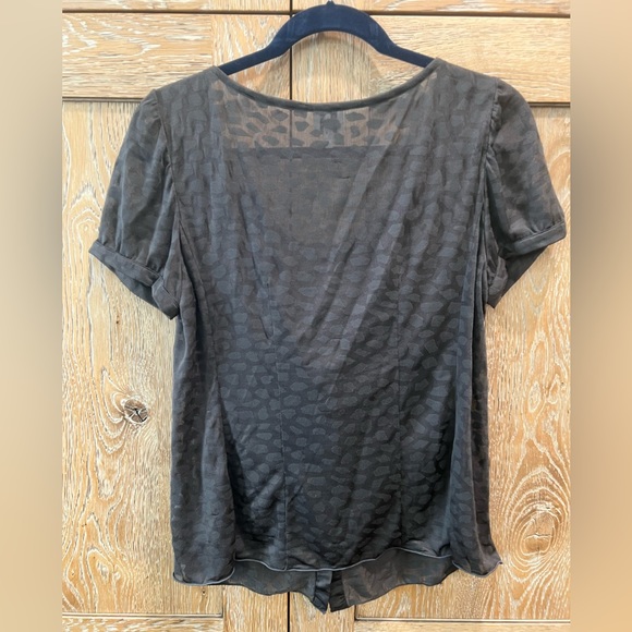 Armani Collection short sleeved silk blouse with matching unpinning - size 10 - Picture 3 of 7